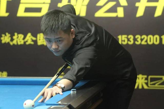 足詹姆斯的 足詹姆斯的